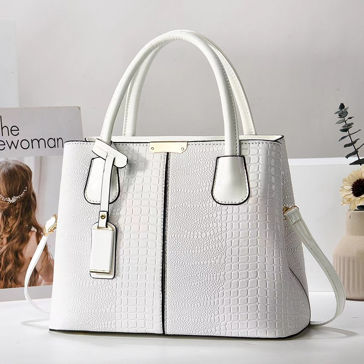 Large Capacity Textured Handbag – Minimalist Structured Design