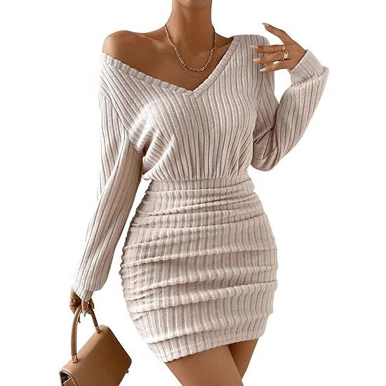 Robe courte plissée à col en V et manches longues pour femme