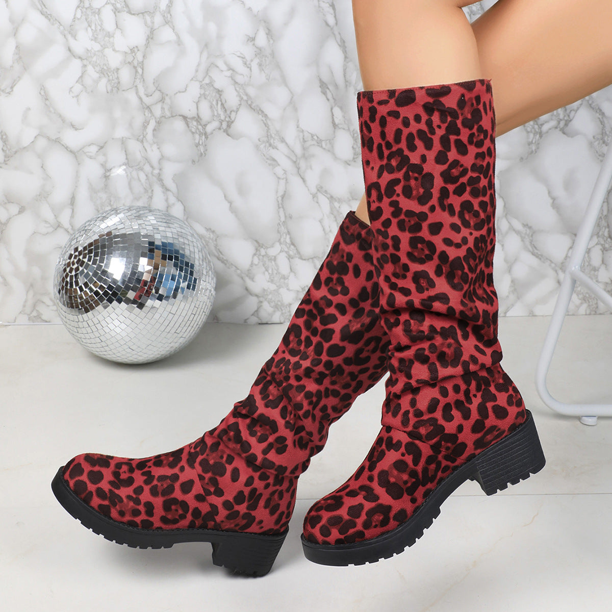 Bottines plissées polyvalentes en daim à talon carré imprimé léopard
