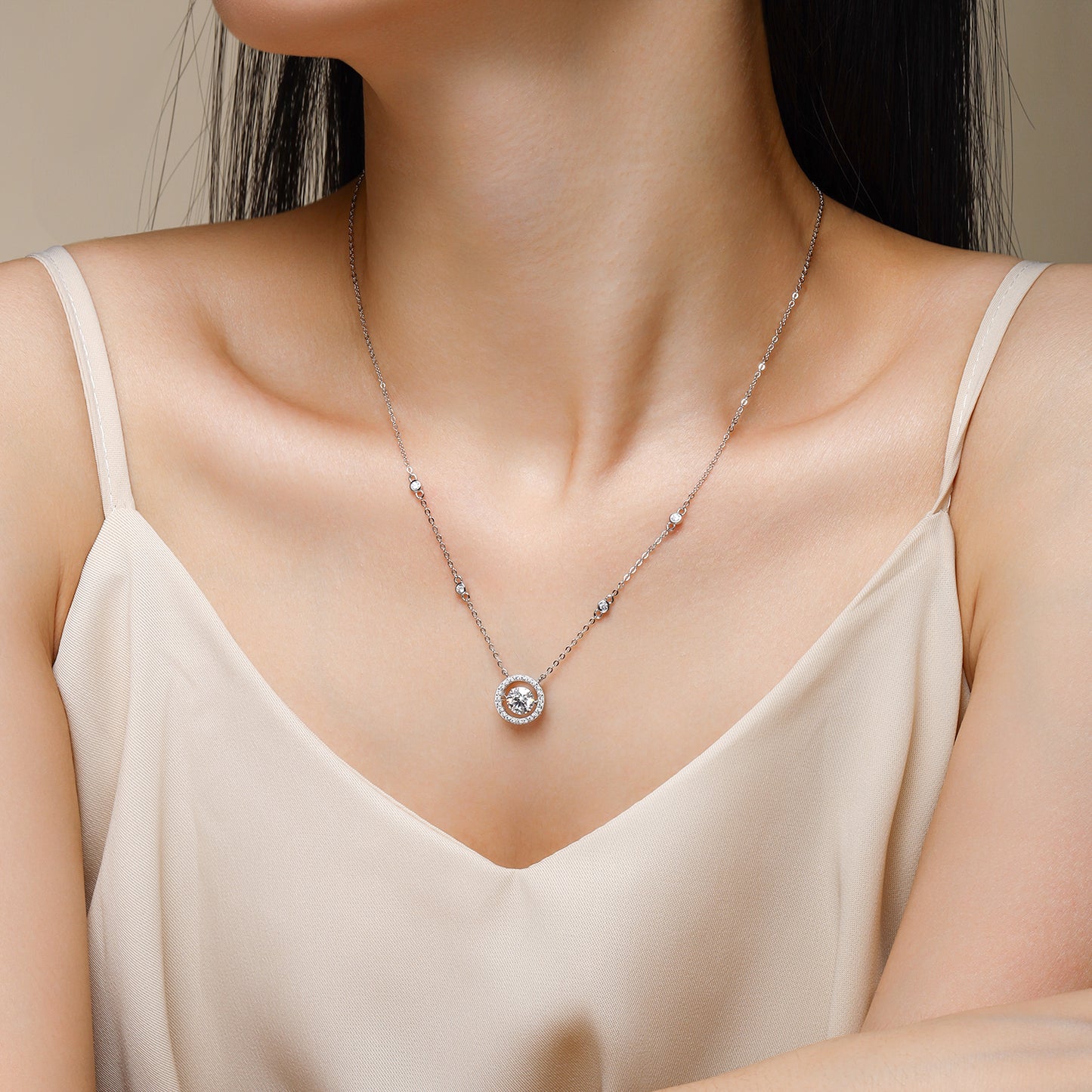 Mobius Necklace - S925 Platinum Plated Moissanite Pendant
