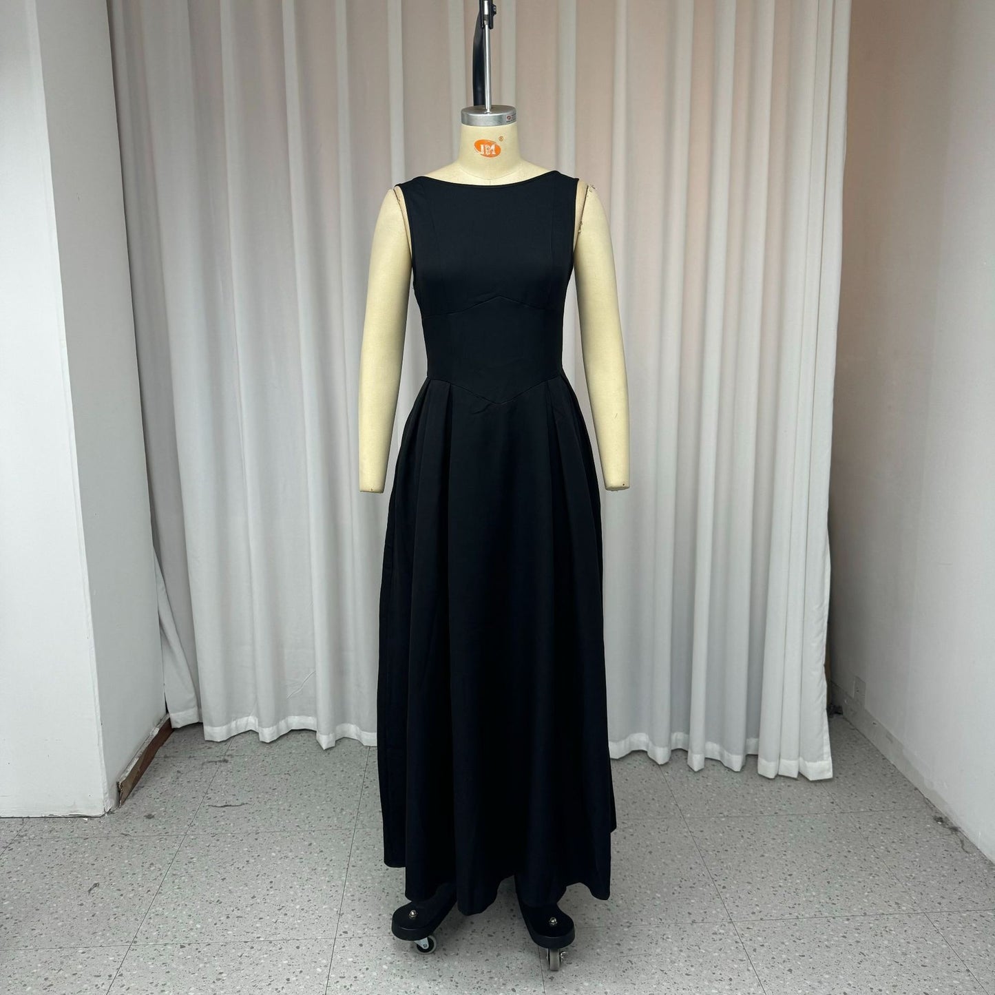 Women's Sleeveless Solid Color Hollow-out Cinched Dress Black